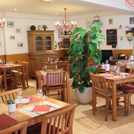 Hotel-Restaurant Les Colonnades Saint-Fulgent المظهر الخارجي الصورة