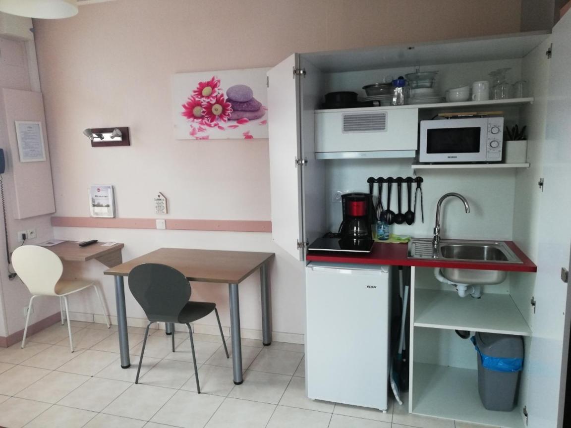 Hotel-Restaurant Les Colonnades Saint-Fulgent المظهر الخارجي الصورة