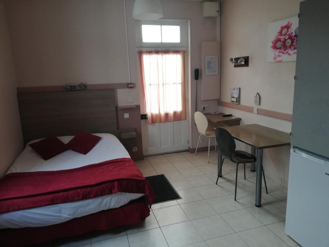 Hotel-Restaurant Les Colonnades Saint-Fulgent المظهر الخارجي الصورة