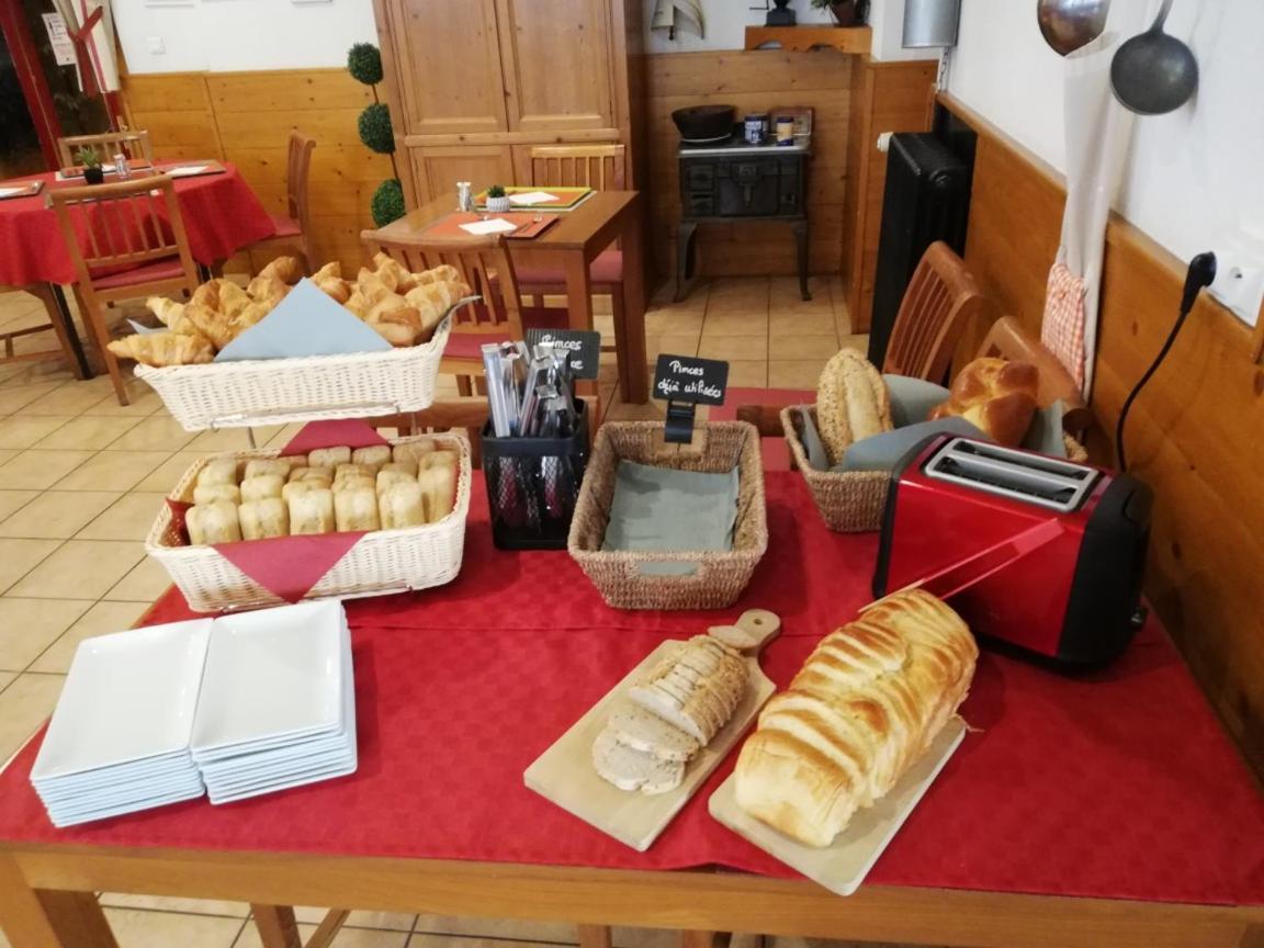 Hotel-Restaurant Les Colonnades Saint-Fulgent المظهر الخارجي الصورة