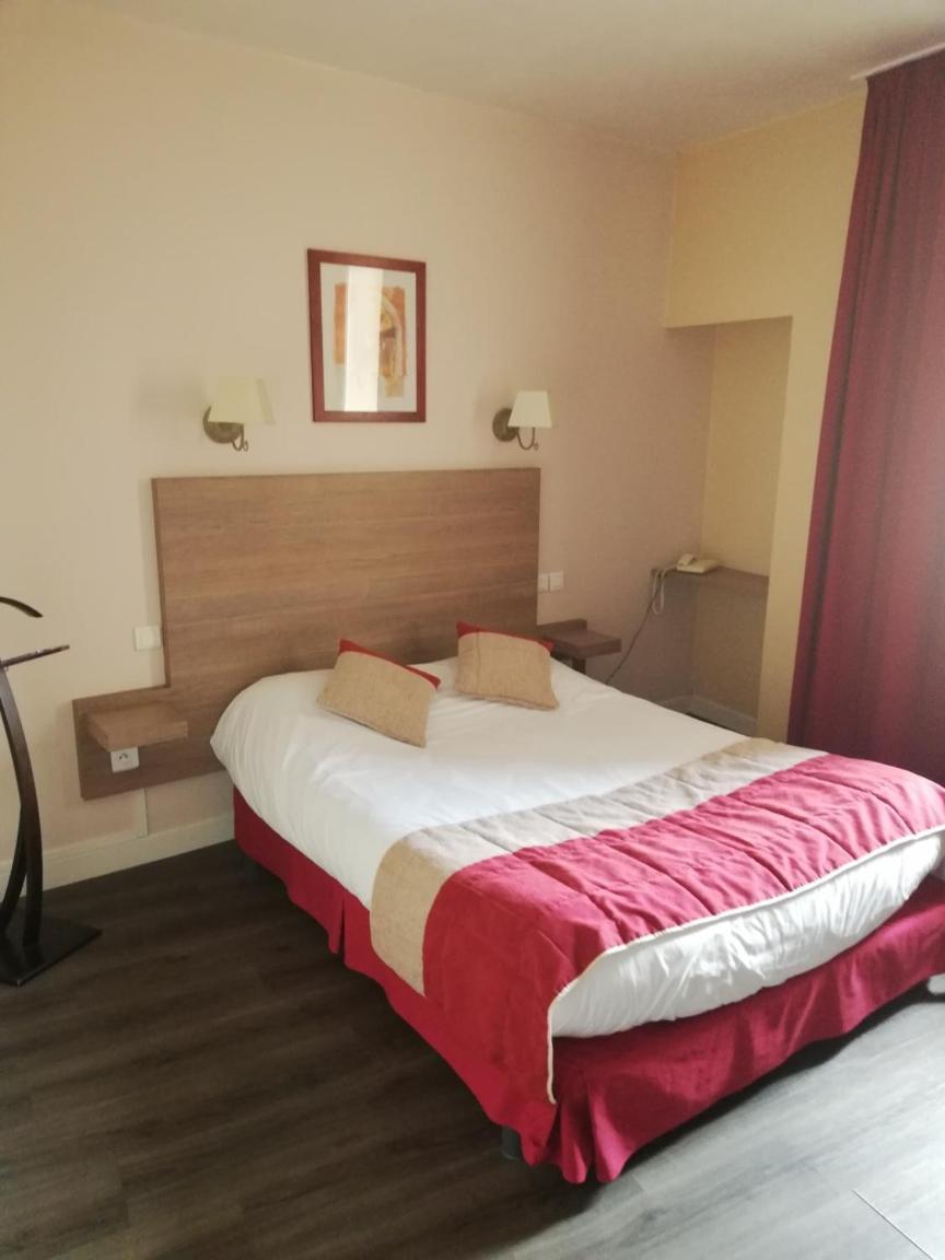Hotel-Restaurant Les Colonnades Saint-Fulgent المظهر الخارجي الصورة