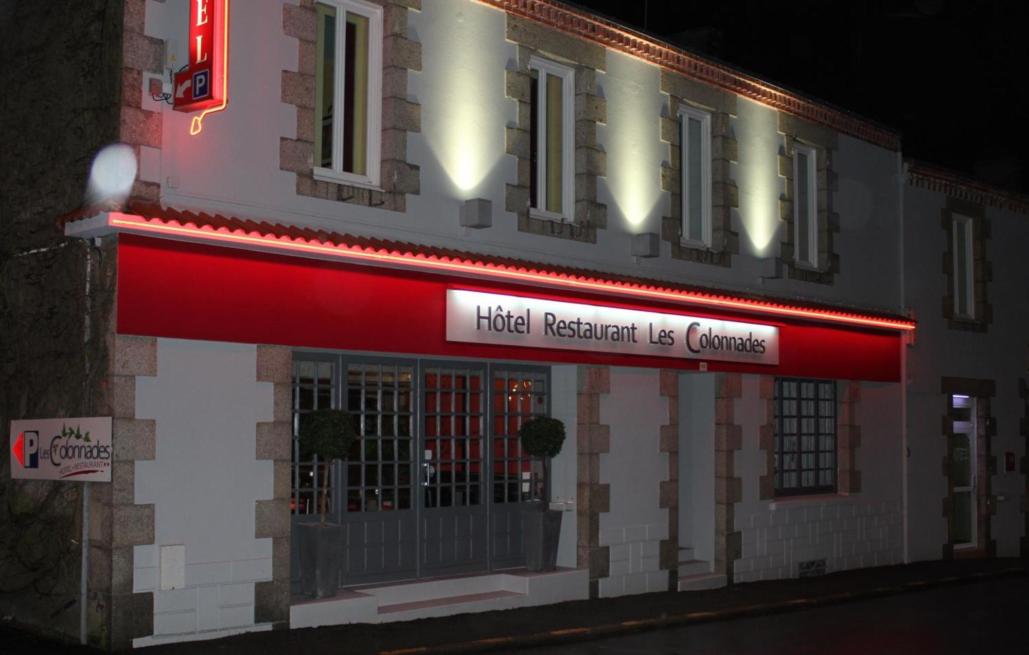 Hotel-Restaurant Les Colonnades Saint-Fulgent المظهر الخارجي الصورة