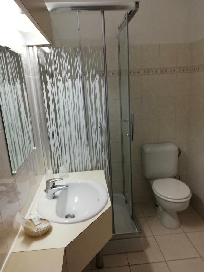 Hotel-Restaurant Les Colonnades Saint-Fulgent المظهر الخارجي الصورة