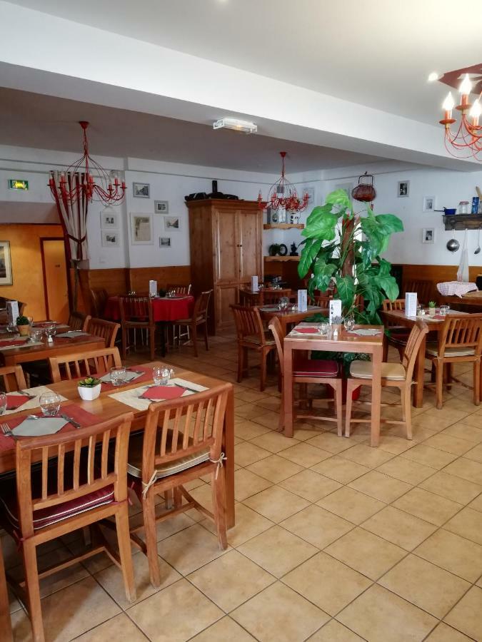 Hotel-Restaurant Les Colonnades Saint-Fulgent المظهر الخارجي الصورة