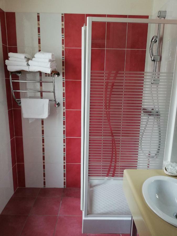 Hotel-Restaurant Les Colonnades Saint-Fulgent المظهر الخارجي الصورة