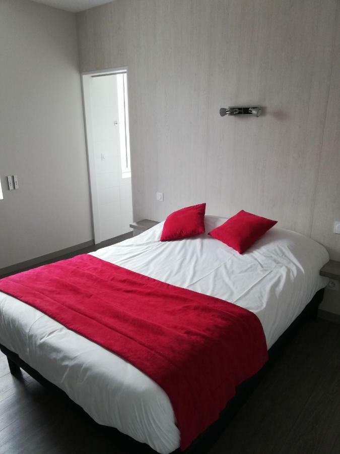 Hotel-Restaurant Les Colonnades Saint-Fulgent المظهر الخارجي الصورة